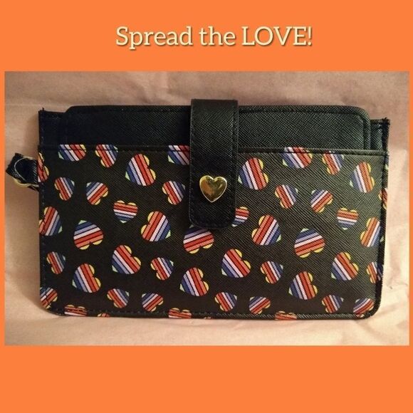 Heart Wristlet/wallet  - Picture 1 of 6
